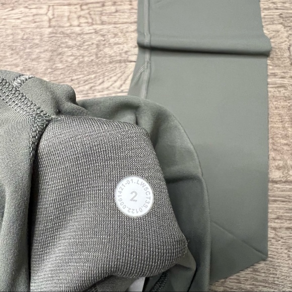 Lululemon Align Pant 25" Grey Sage size 2 - Picture 6 of 7